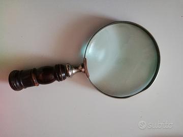 Lente d'ingrandimento classica, manico in legno