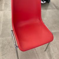 Sedia in plastica impilabile Rossa