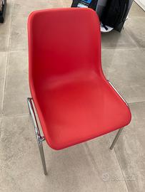 Sedia in plastica impilabile Rossa