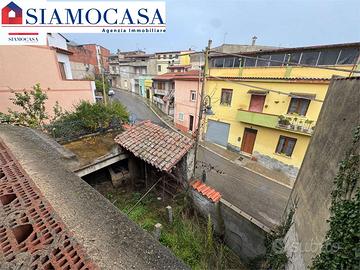 Casa in costruzione con box e giardino