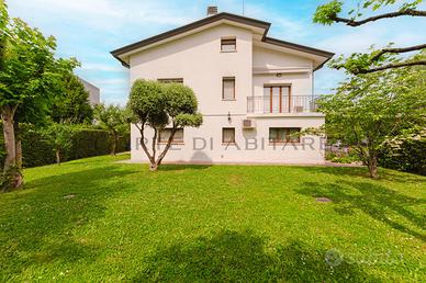 SPINEA ampia villa 2 livelli con scoperto S510