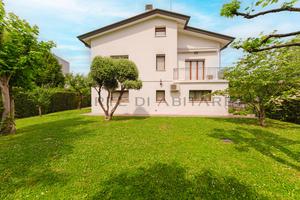 SPINEA ampia villa 2 livelli con scoperto S510