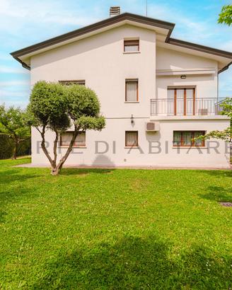 SPINEA ampia villa 2 livelli con scoperto S510