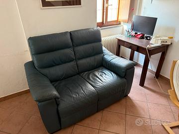 Divano in pelle blu