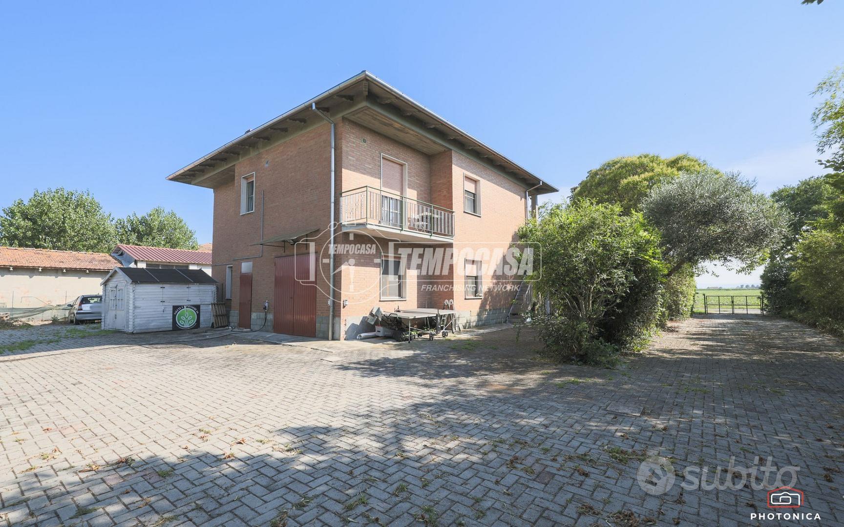 Villa Unifamiliare a Budrio Via Luzzo 8 locali - Vista 2