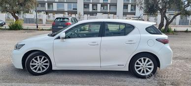 Lexus CT200h