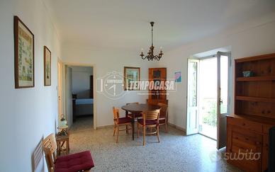 CIELO TERRA SU TRE LIVELLI CON BALCONI E CANTINA