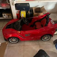 Macchina Ferrari giocattolo elettrica