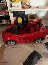 Macchina Ferrari giocattolo elettrica