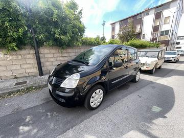 Renault Modus nera