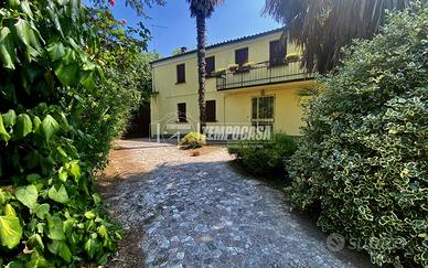CASA INDIPENDENTE CON GIARDINO E GARAGE DOPPIO