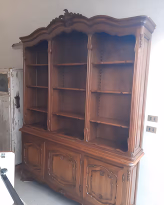 libreria in legno con scrittoi estraibili 