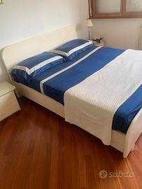 Letto completo e comodini