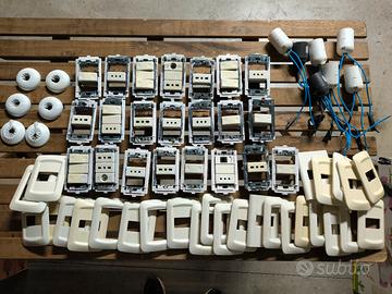 INTERRUTTORI PLACCHE PORTALAMPADE 