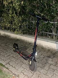 Monopattino elettrico red bull