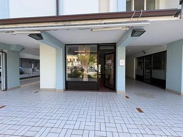 NEGOZIO A CESENATICO