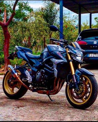 Suzuki gsr 750