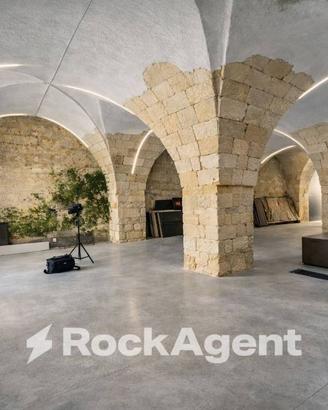 LOCALE DA RISTRUTTURARE CON ANNESSO TERRENO EDIFIC