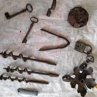 OTTO ANTICHI OGGETTI IN FERRO