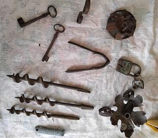 OTTO ANTICHI OGGETTI IN FERRO