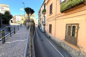 2 LOCALI A PORTICI
