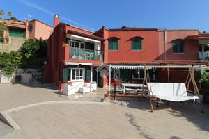 VILLA A SCHIERA D'ANGOLO A AGROPOLI