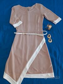 vestito con accessori 