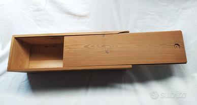 scatola antica in legno con coperchio scorrevole