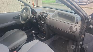 Fiat punto da NEOPATENTATO 2004