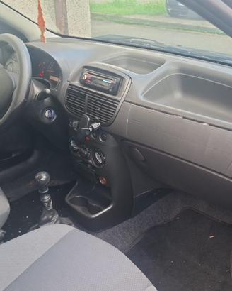 Fiat punto da NEOPATENTATO 2004