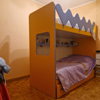 Letto a castello con scala cassettiera e scrivania
