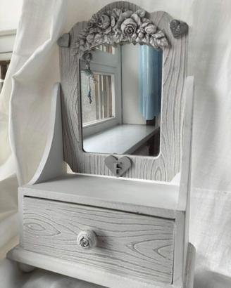 Specchio con cornice in legno e cassetto