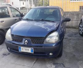 RENAULT Clio - 2004