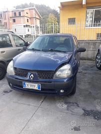 RENAULT Clio - 2004