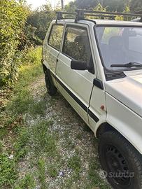 Auto usata secondo proprietario e tenuta bene.
