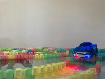 Macchinina luminosa Magic Tracks Glow in the Dark