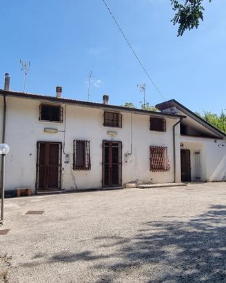 Appartamento su due livelli con corte condominiale