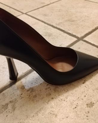 Décolleté in pelle nere con tacco 