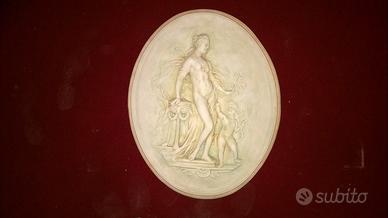 Basorilievo in stucco