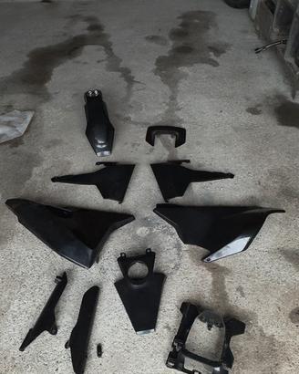 Plastiche nere Husqvarna 701