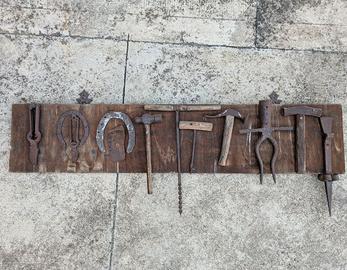 Vecchi attrezzi di vario genere