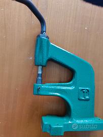 occhiellatrice rivettatrice in metallo 