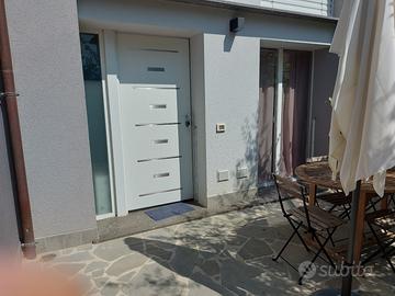 Vicin mare e centro,2 camere,2 bagni,giardino