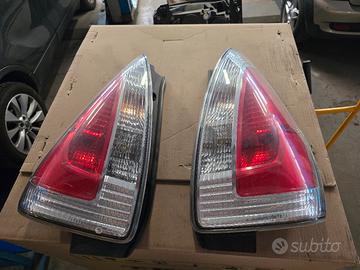 fanali posteriori Mazda 5