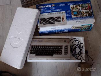 commodore 64 con accessori e giochi