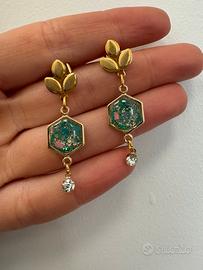 Orecchini fatti a mano in resina