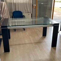 Tavolo con pianake in cristallo