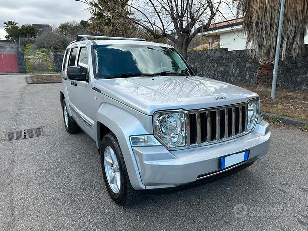 Jeep Cherokee 2.8 CRD Limited 185,00/mese