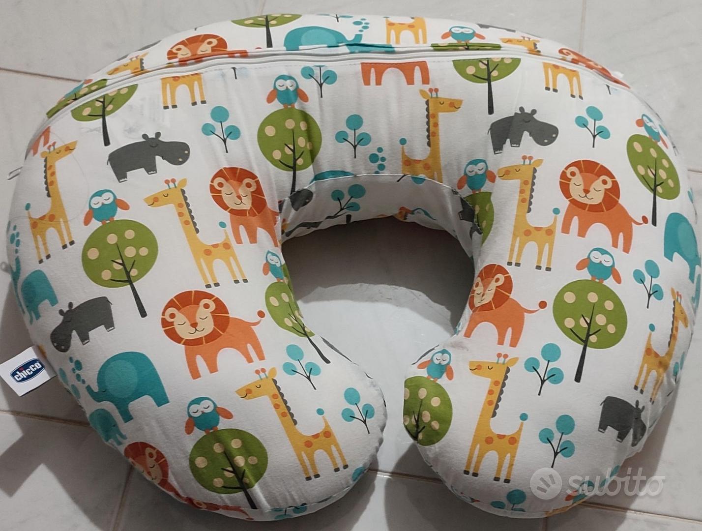 Cuscino allattamento Boppy con federa di ricambio di seconda mano per 40  EUR su Milano su WALLAPOP