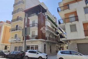 2 LOCALI A MARGHERITA DI SAVOIA